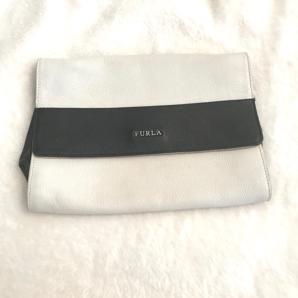 PRE LOVED ❤️ white leather Furla clutch
